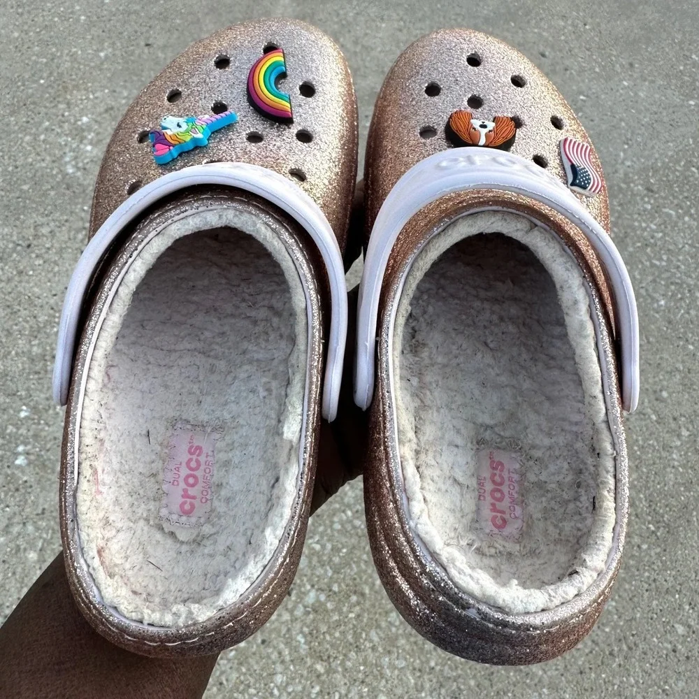 CROCS KIDS CLASSIC LINED GLITTER CLOGS WITH‎ CHARMS Little Kids Size J 2 Gold